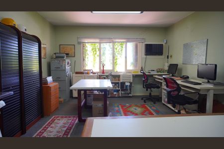 Casa à venda com 336m², 8 quartos e 5 vagasEdícula 