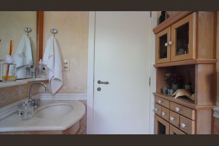 Casa à venda com 336m², 8 quartos e 5 vagasBanheiro 