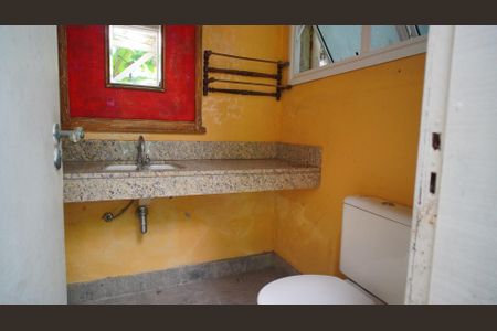 Casa à venda com 336m², 8 quartos e 5 vagasBanheiro 