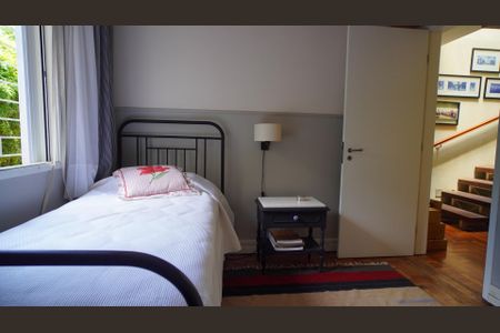 Casa à venda com 336m², 8 quartos e 5 vagasQuarto 2