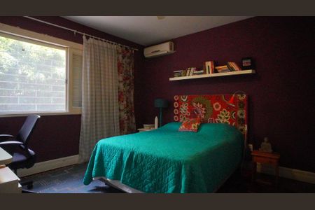 Casa à venda com 336m², 8 quartos e 5 vagasQuarto 1 suite 