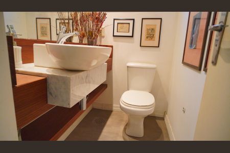 Casa à venda com 336m², 8 quartos e 5 vagasLavabo edícula 