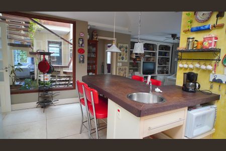 Casa à venda com 336m², 8 quartos e 5 vagasCozinha 