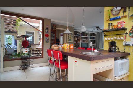 Casa à venda com 336m², 8 quartos e 5 vagasCozinha 