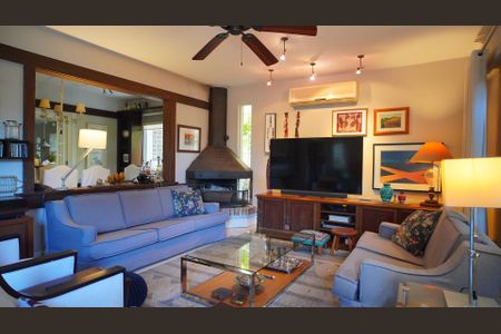 Sala 1 de casa para alugar com 6 quartos, 336m² em Santo Antônio, Porto Alegre