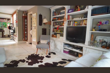 Sala 3 de casa para alugar com 6 quartos, 336m² em Santo Antônio, Porto Alegre