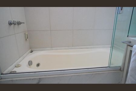 Casa à venda com 336m², 8 quartos e 5 vagasBanheira 