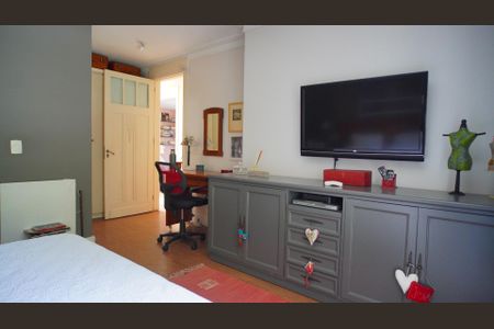 Casa à venda com 336m², 8 quartos e 5 vagasQuarto 6