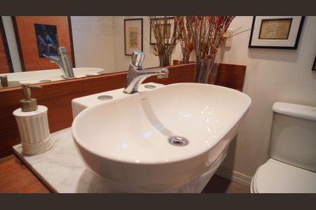 Casa à venda com 336m², 8 quartos e 5 vagasLavabo 