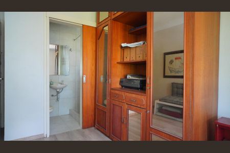 Casa à venda com 336m², 8 quartos e 5 vagasQuarto edícula 