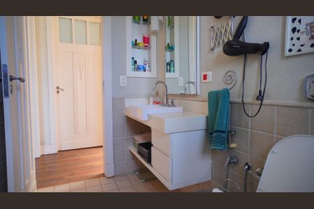 Casa à venda com 336m², 8 quartos e 5 vagasBanheiro piso superior 