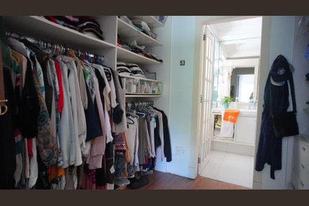 Casa à venda com 336m², 8 quartos e 5 vagasCloset quarto 6