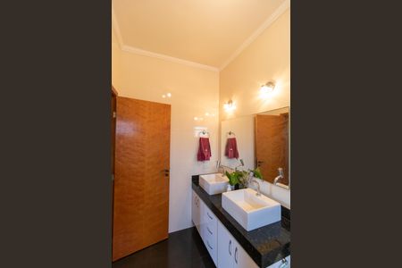 Casa à venda com 254m², 3 quartos e 2 vagasBanheiro da Suíte