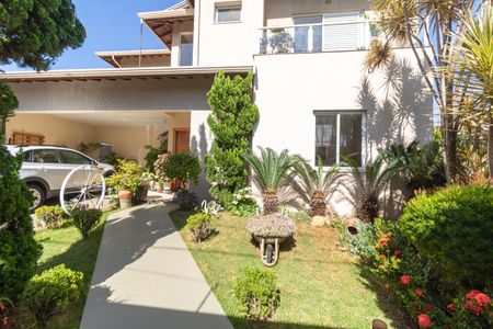 Casa à venda com 254m², 3 quartos e 2 vagasFachada