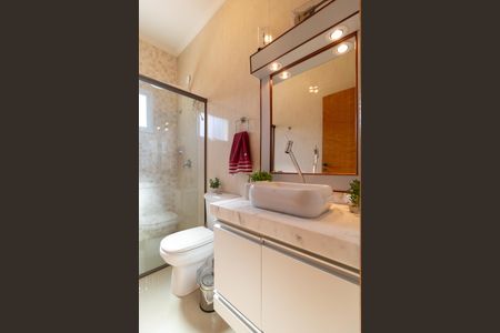 Casa à venda com 254m², 3 quartos e 2 vagasBanheiro