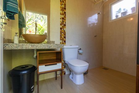 Casa à venda com 254m², 3 quartos e 2 vagasBanheiro externo