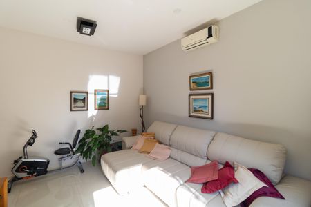 Casa à venda com 254m², 3 quartos e 2 vagasSalas