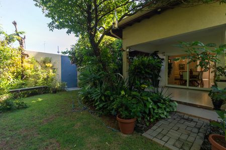 Casa à venda com 254m², 3 quartos e 2 vagasQuintal