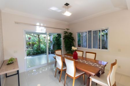 Casa à venda com 254m², 3 quartos e 2 vagasSalas