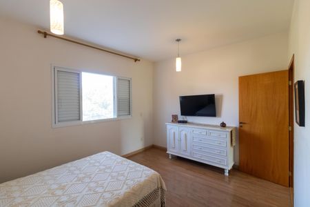 Casa à venda com 254m², 3 quartos e 2 vagasSuíte