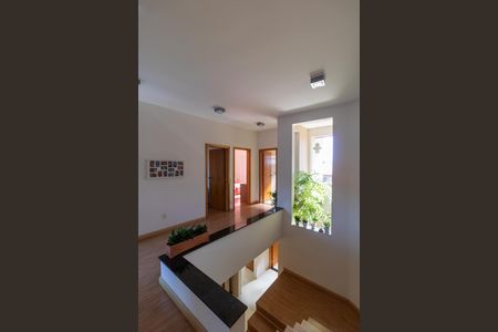 Casa à venda com 254m², 3 quartos e 2 vagasHall dos dormitórios