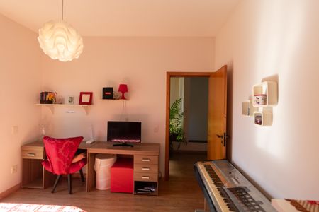 Casa à venda com 254m², 3 quartos e 2 vagasQuarto 02