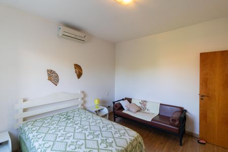 Casa à venda com 254m², 3 quartos e 2 vagasQuarto 01