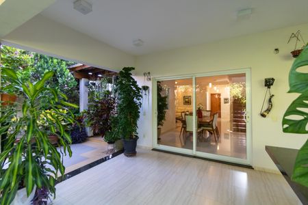 Casa à venda com 254m², 3 quartos e 2 vagasChurrasqueira