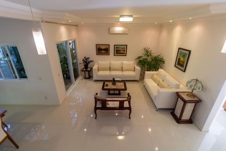 Casa à venda com 254m², 3 quartos e 2 vagasSalas