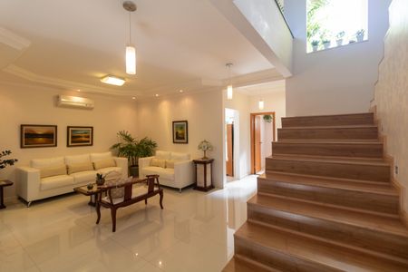 Casa à venda com 254m², 3 quartos e 2 vagasSalas