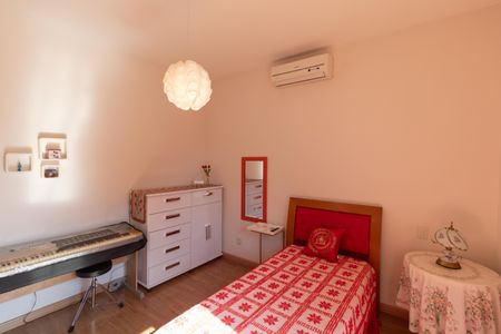 Casa à venda com 254m², 3 quartos e 2 vagasQuarto 02