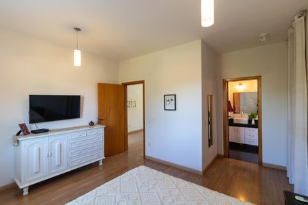 Casa à venda com 254m², 3 quartos e 2 vagasSuíte