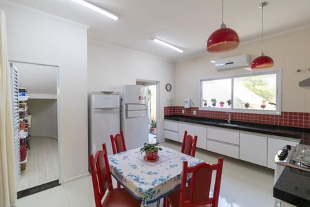 Casa à venda com 254m², 3 quartos e 2 vagasCozinha