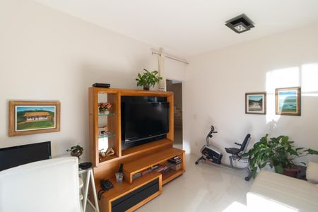 Casa à venda com 254m², 3 quartos e 2 vagasSalas