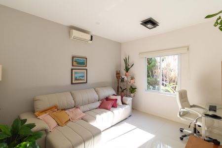 Casa à venda com 254m², 3 quartos e 2 vagasSalas