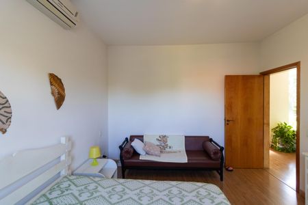 Casa à venda com 254m², 3 quartos e 2 vagasQuarto 01