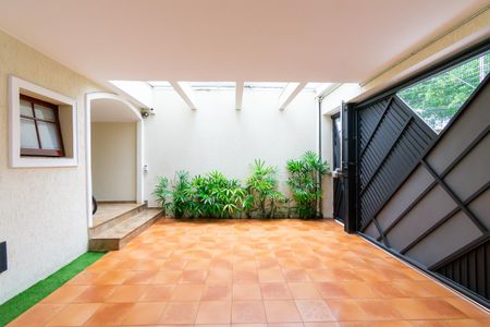 Garagem de casa à venda com 4 quartos, 327m² em Planalto Paulista, São Paulo