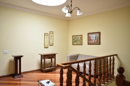 Hall escada de casa para alugar com 4 quartos, 327m² em Planalto Paulista, São Paulo