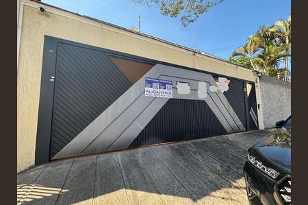 Fachada de casa para alugar com 4 quartos, 327m² em Planalto Paulista, São Paulo