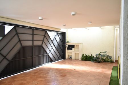 Garagem de casa para alugar com 4 quartos, 327m² em Planalto Paulista, São Paulo