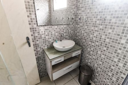 Banheiro de apartamento para alugar com 2 quartos, 62m² em Vila Santa Luzia, Taboão da Serra