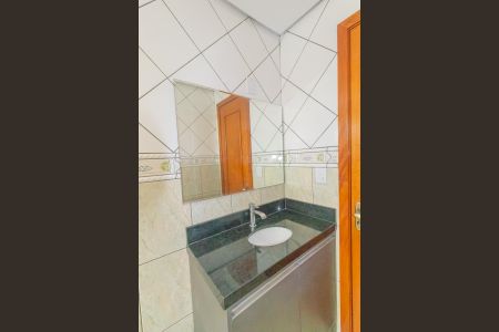 Casa de condomínio para alugar com 200m², 5 quartos e 4 vagasBanheiro Social-2