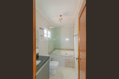 Casa de condomínio para alugar com 200m², 5 quartos e 4 vagasBanheiro da Suíte