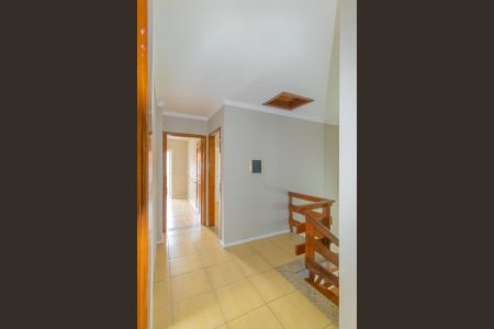 Casa de condomínio para alugar com 200m², 5 quartos e 4 vagasCorredor