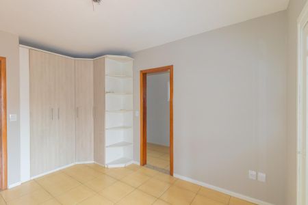 Casa de condomínio para alugar com 200m², 5 quartos e 4 vagasSuíte