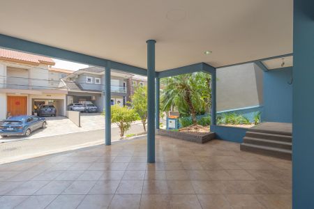 Casa de condomínio para alugar com 200m², 5 quartos e 4 vagasVaranda/Garagem