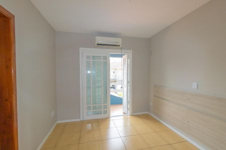 Casa de condomínio para alugar com 200m², 5 quartos e 4 vagasSuíte