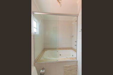 Casa de condomínio para alugar com 200m², 5 quartos e 4 vagasBanheiro da Suíte