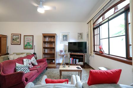 Sala de TV de casa para alugar com 4 quartos, 660m² em Vila Oliveira, Mogi das Cruzes