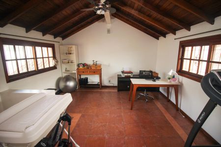 Casa de condomínio à venda com 129m², 3 quartos e 1 vagaSótão da casa